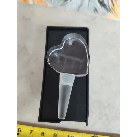 Oleg Cassini crystal heart bottle stopper in gift box