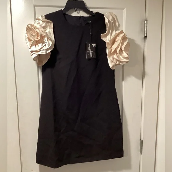 NWT Beulahstyle Size‎ L 3D Flower Sleeve Dress  Black