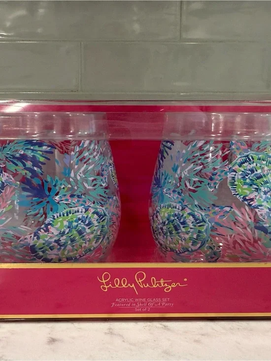 Lilly Pulitzer Shell of a Party Acrylic Wine Glass Set. Turtles! 🐢
