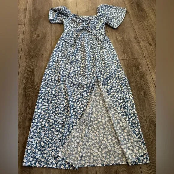 Used woman’s maxi dress in good condition
