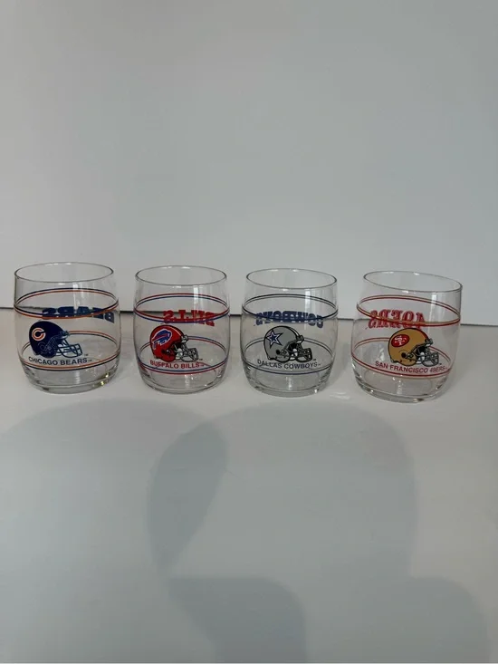 Set of 4 vintage NFL Team Glasses - Bears,Bills,Cowboys,49ers