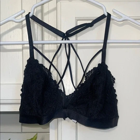 Elegant Black Lace Strappy Bralette‎