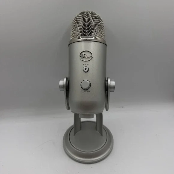 Blue Yeti USB Microphone A00132 Silver Podcast Streaming Mic w/ Stand