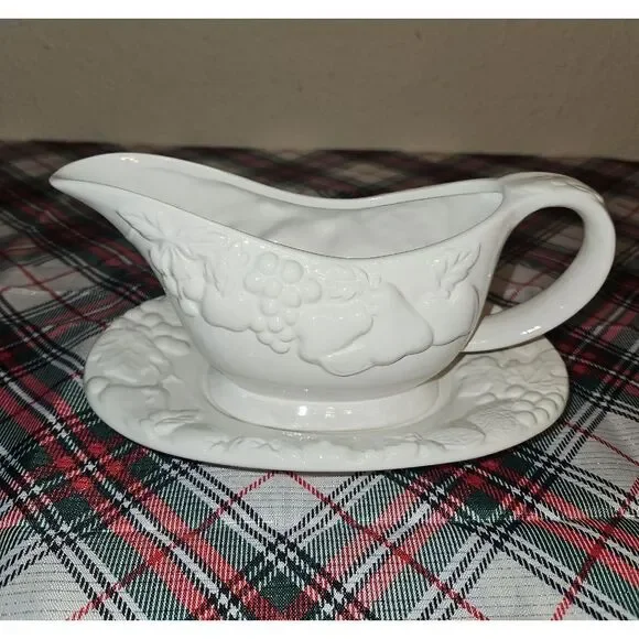 Gibson Home Fruitful Gravy Boat with Saucer