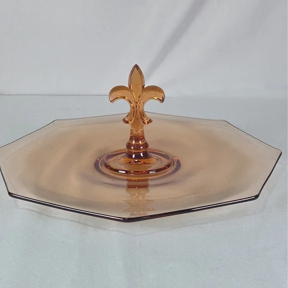 VINTAGE FOSTORIA PEACHY/PINK FLEUR DE LIS GLASS 11.5