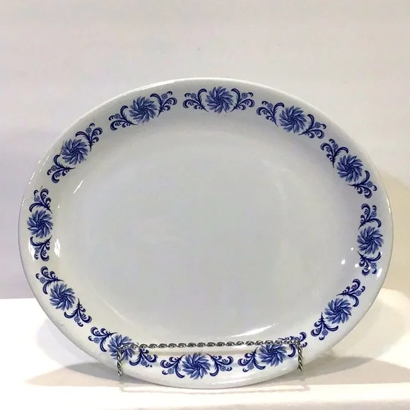 “Pinwheel” platter by Alfred Meakin, made in England.