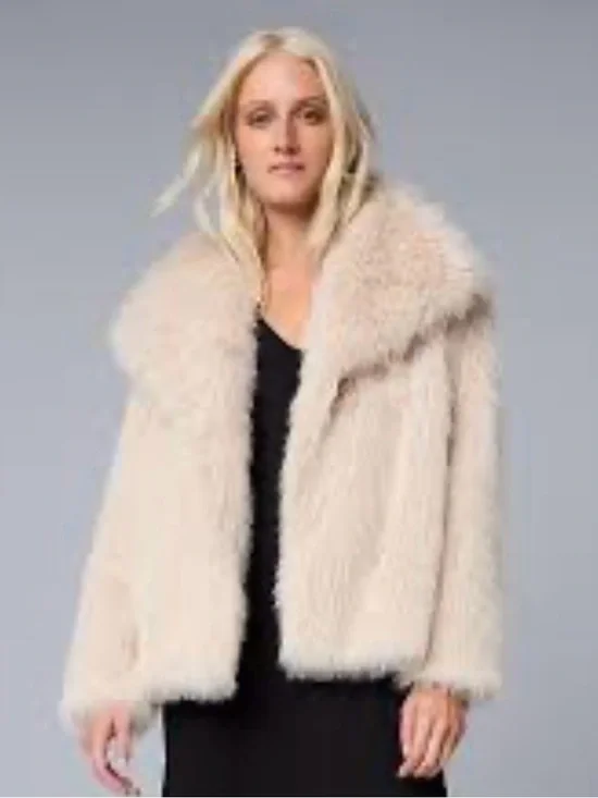 Simply Vera Vera Wang Soft Light Cream Teddy Coat with Shawl Collar. Size Medium
