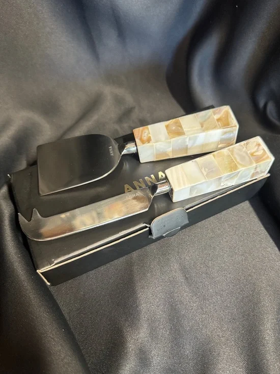 Anna Mother-of-Pearl Effect Cheese Knife & Spreader Set - Cream and Pearl