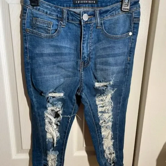 Fashion Nova Cropped‎ Jeans 3