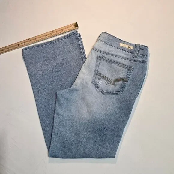 L.E.I. Sophia Hipster Flare Women's Size 15 Y2K Style Low Rise Flare Jeans