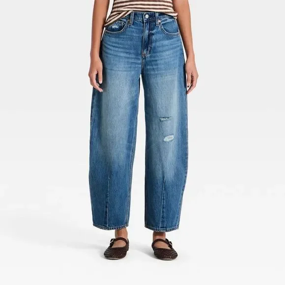 Women's High-Rise Easy Barrel Jeans - Universal Thread Medium Wash 0 Short