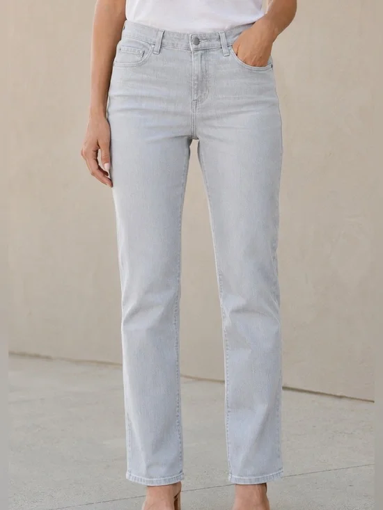 Eileen Fisher Straight-Leg Jeans in Light Grey Wash‎