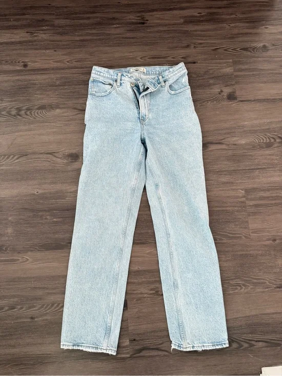 Abercrombie the 90s straight ultra high rise light wash jeans 28/6
