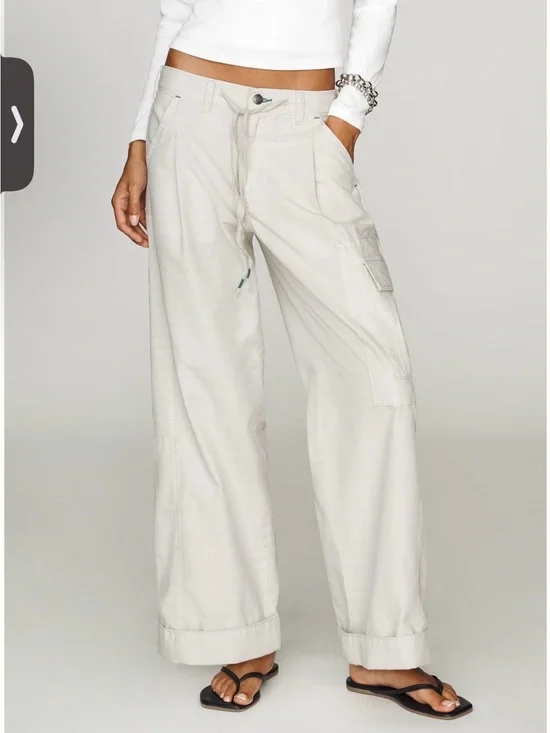 Pilcro Wide-Leg Cargo Pants in Light Beige
