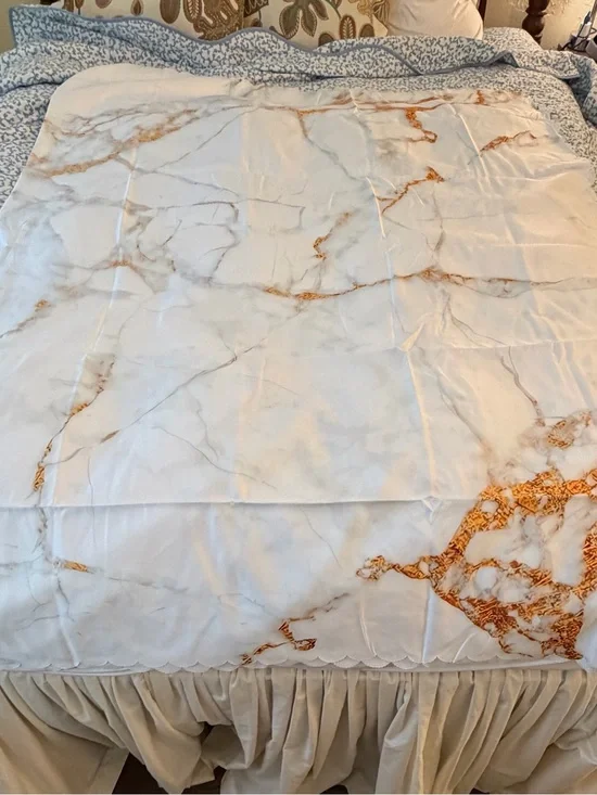 Marble Tablecloth 60x86 Scalloped Edge New