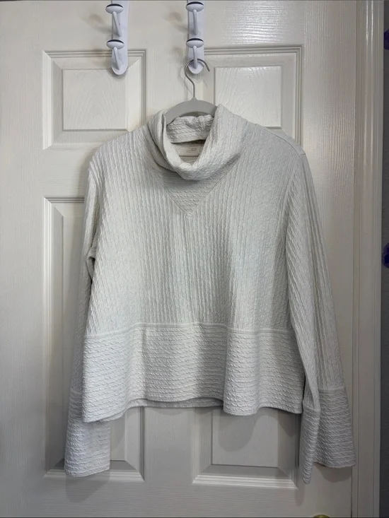 343. Lululemon Retreat Yourself Pullover Heathered Light Ivory M/L ptp20