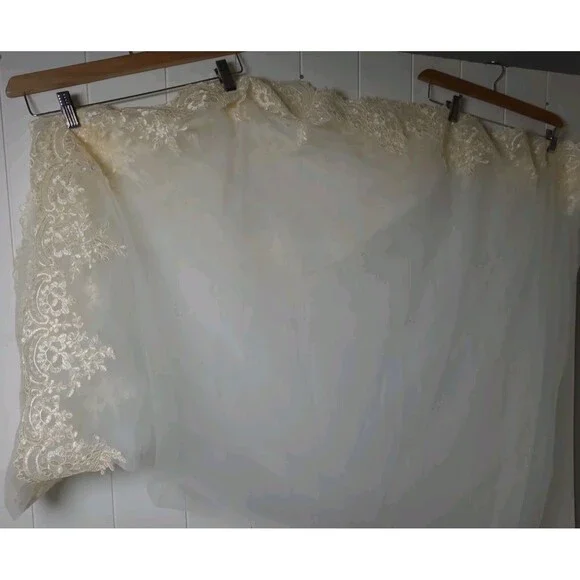 Vintage Sheer Woven Lace Banquet Tablecloth 108 x 68 Floral Wedding Special