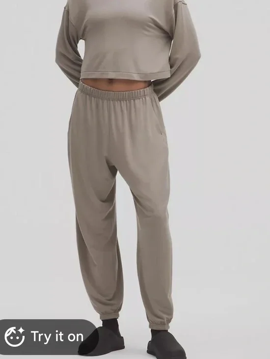 Lululemon be calm mid rise pant