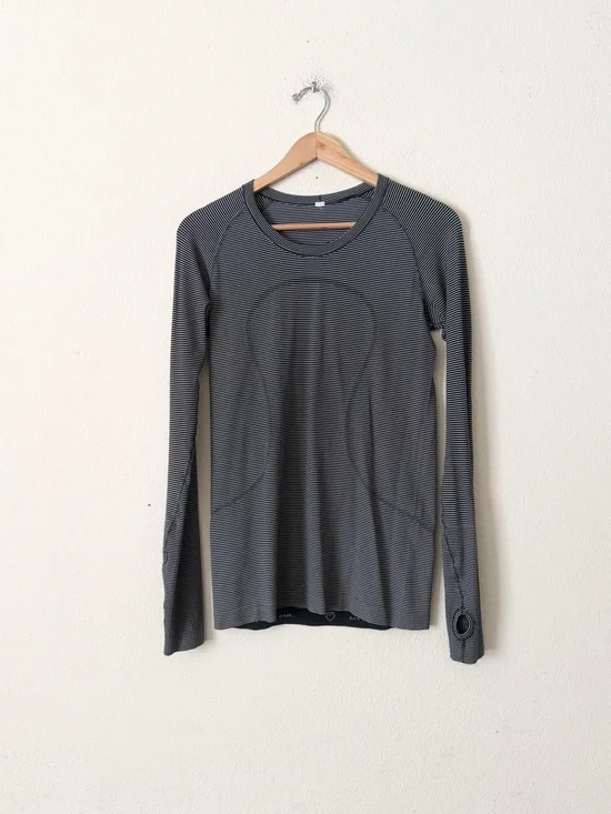Lululemon SIZE 10 Swiftly Tech black & white striped long sleeve seamless top
