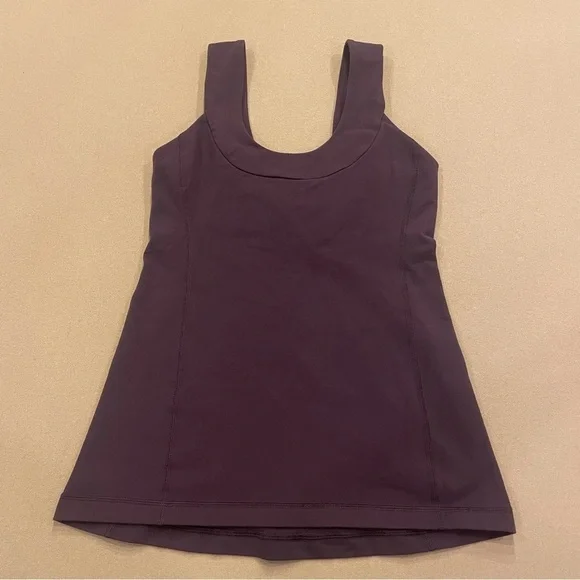 Women’s lululemon Tank Size 6