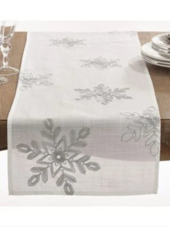 Saro Lifestyle Nivalis Collection Snowflake Design Runner
