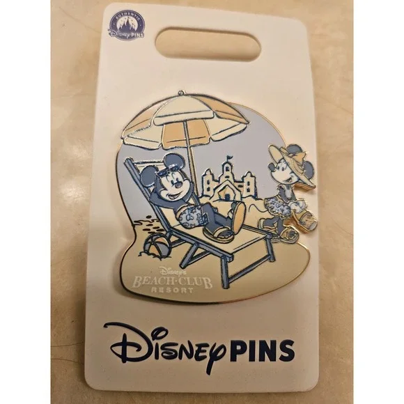 Mickey Mouse Minnie Mouse Beach Club Pin