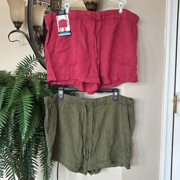Brand New Gap Set of 2 Lyocell Pull-On Drawstring Shorts Casual Red & Green