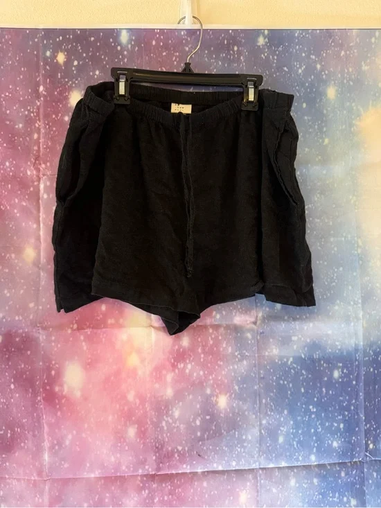 A new day 55% linen shorts 🛍