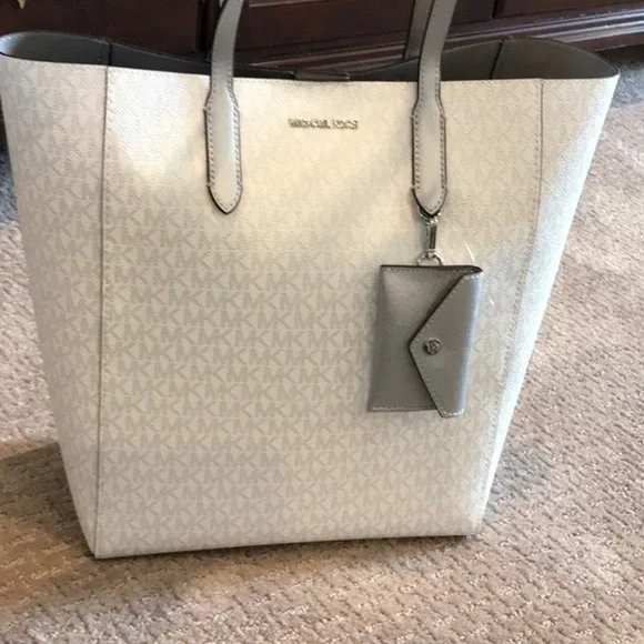Michael Kors Vincent Large Tote w/ Pouch