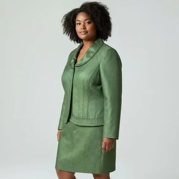 Elegant Albert Nipon Green Blazer and Skirt Ensemble Size 6