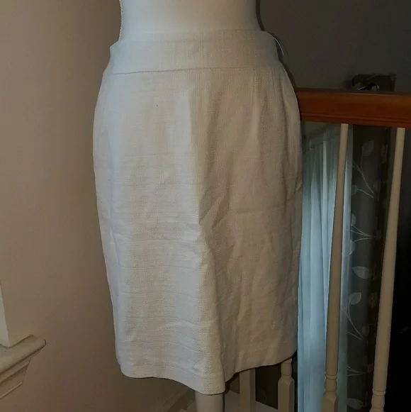 🍍Banana Republic White Skirt Size 8