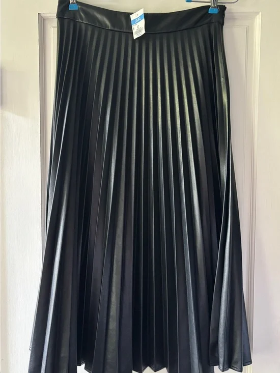 J. McLaughlin Black Pleated A-Line Faux Leather Skirt