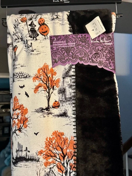 Nicole Miller Halloween Village Reversible Decorative Throw - Gorgeous Blanket!