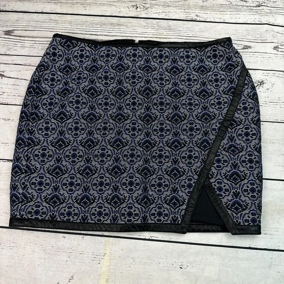 EXPRESS Womens Black Blue Geometric Faux Leather Trim Mini Skirt Size 6
