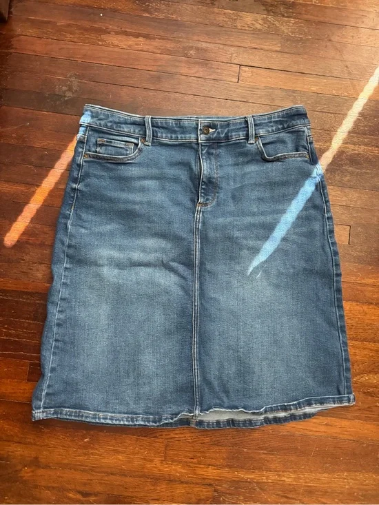 Liz Claiborne Blue Denim Skirt size 12