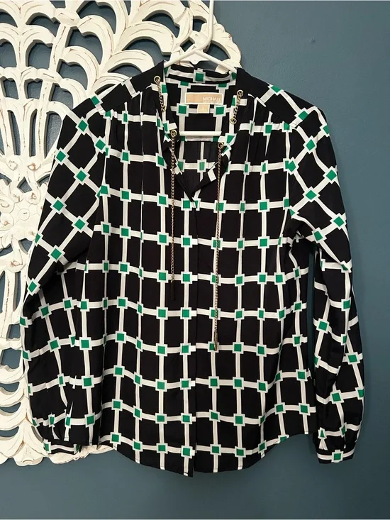 Michael Kors Geometric Grid Blouse w/ Green Accents w/ a distinct gold chain tie