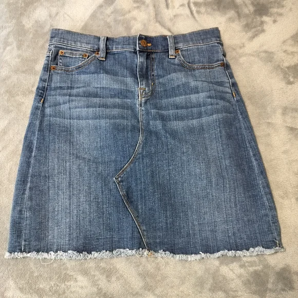 2/$30 J. Crew Blue Denim Mini Skirt Womens Size‎ 4 Raw Hem Medium Wash