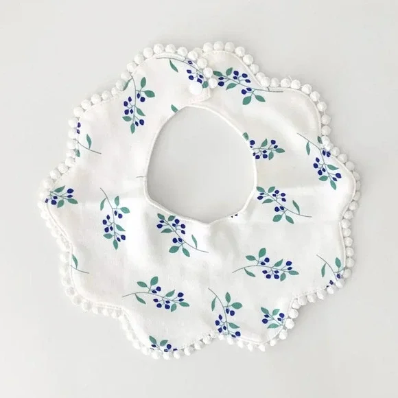 NWT Lovely Boutique Girls Baby Bib Pretty Floral Print with Delicate Trim OS