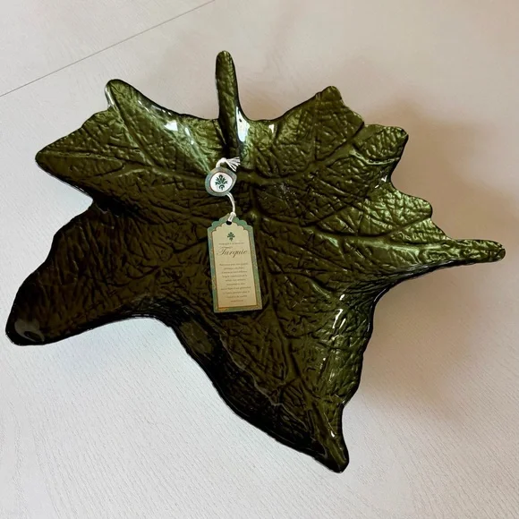 Green Leaf-Shaped Fall Decorative Serving Dish