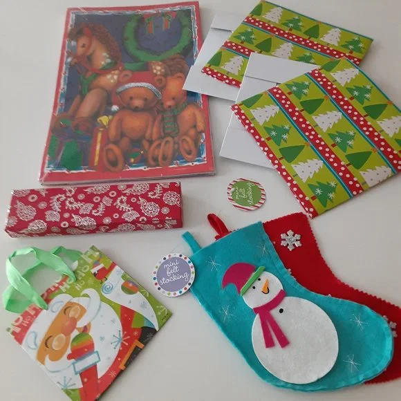 Holiday gift boxes 8 pieces
