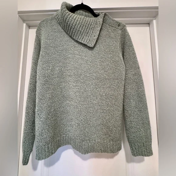 Carolyn Taylor Women’s Sage Turtleneck Sweater with Button Detail Size‎ L