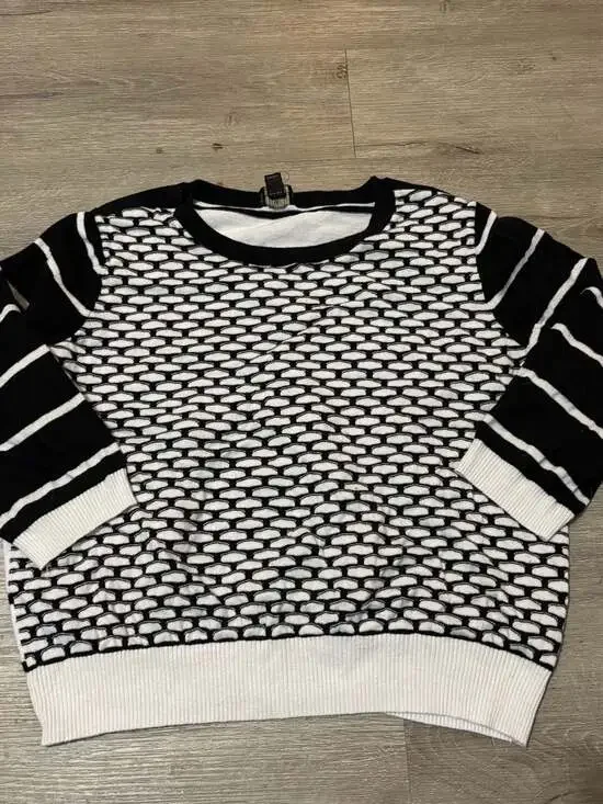 Worthington Black and White sweater