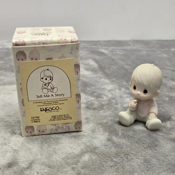 Precious Moments Tell Me A Story Boy‎ Figurine 15792 Enesco 1985 Christmas Scene
