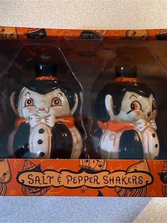Johanna Parker Halloween vampire Salt & Pepper Shakers - Orange and Black
