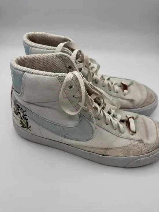 Nike Sneakers - Women's 8.5