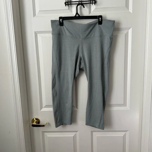 Nike Women's Gray Cropped Netted Leggings Dri Fit Size 2X