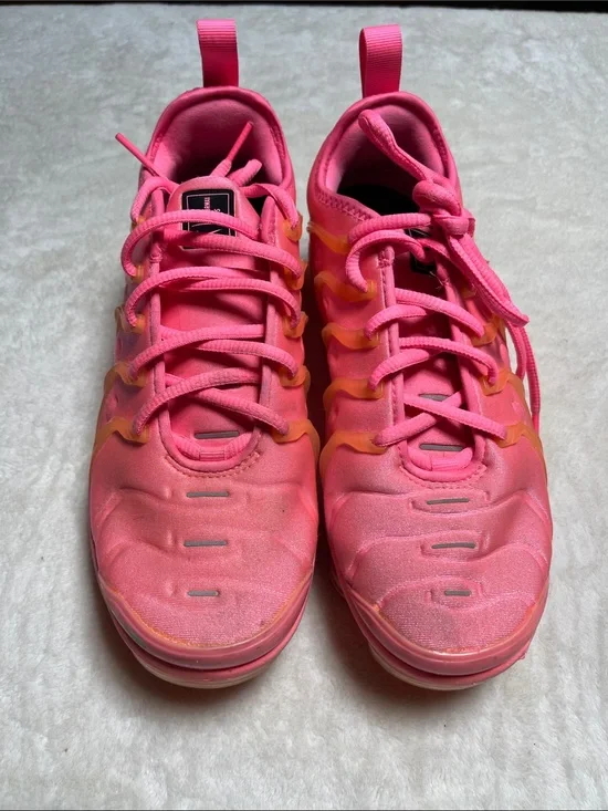 Nike Air Bapor Max Plus Women's Pink Sneakers with Orange Accents Size 7.5