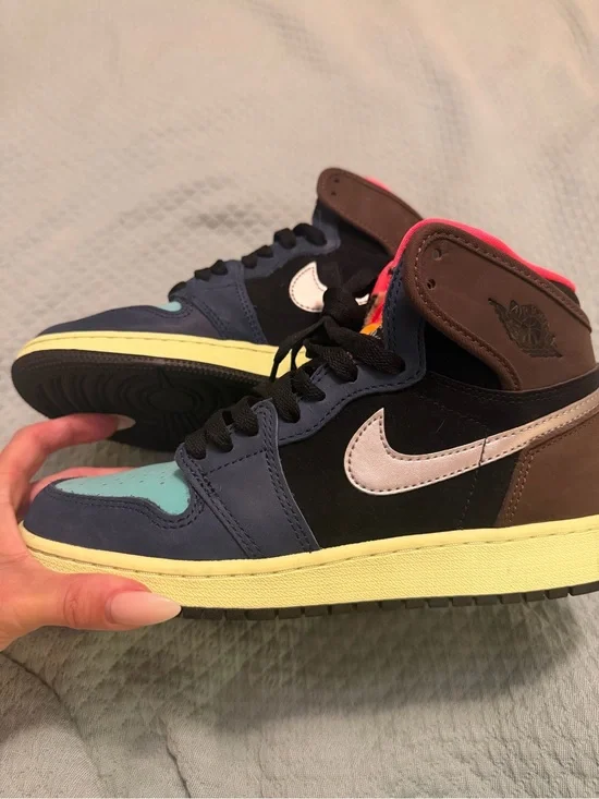 Air Jordan 1 Retro High OG GS Tokyo Bio Hack Size 5.5Y / Women’s 7
