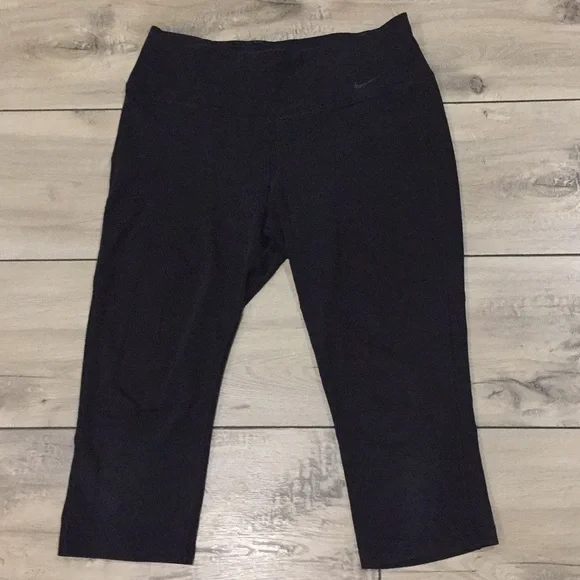 Nike DRI-FIT Women’s Athletic Capris Size M