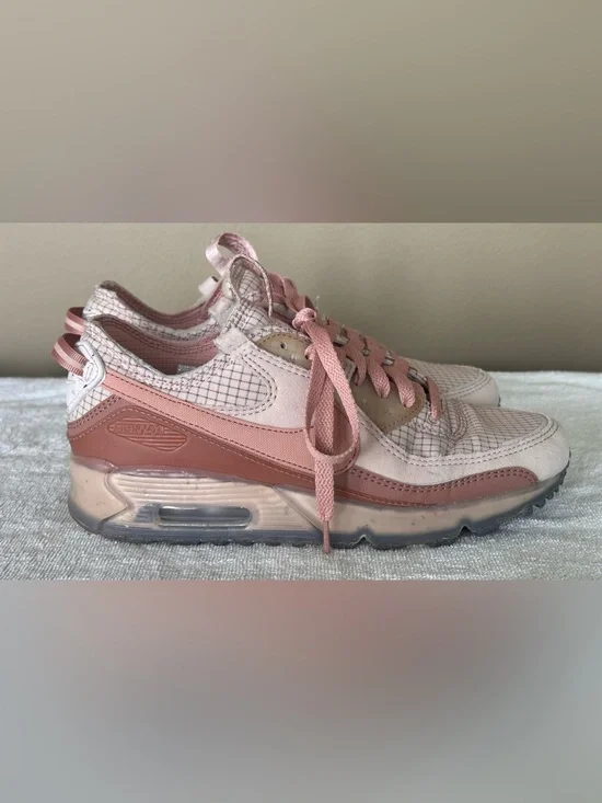 Nike‎ Air Max 90 Terrascape Pink Sneakers Women’s Size 7.5 DH5073-600